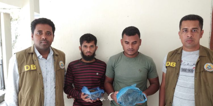 পটুয়াখালীতে ডিবি পুলিশের অভিযান ৬শ গ্রাম গাঁজা সহ দুই মাদক কারবারী আটক।
