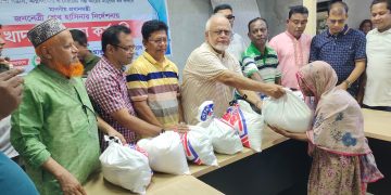 চেম্বার অব কমার্স এর উদ্যোগে পটুয়াখালীর দু’শতাধিক নিম্ন আয়ের পরিবারকে খাদ্য সহায়তা।