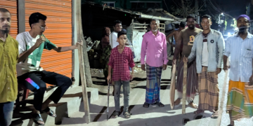 পটুয়াখালীতে ডাকাত আতঙ্ক, মসজিদের মাইকে হুঁশিয়ারি, রাতভর পাহারায় এলাকাবাসী।